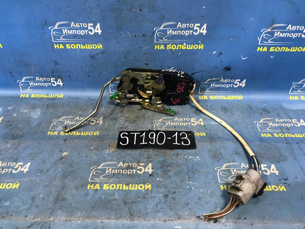 Замок двери передней левой TOYOTA CORONA 1995