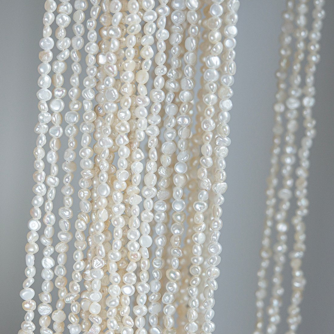 Жемчуг культивированный Baby фриформ, 3-4*2-2,5мм, айвори