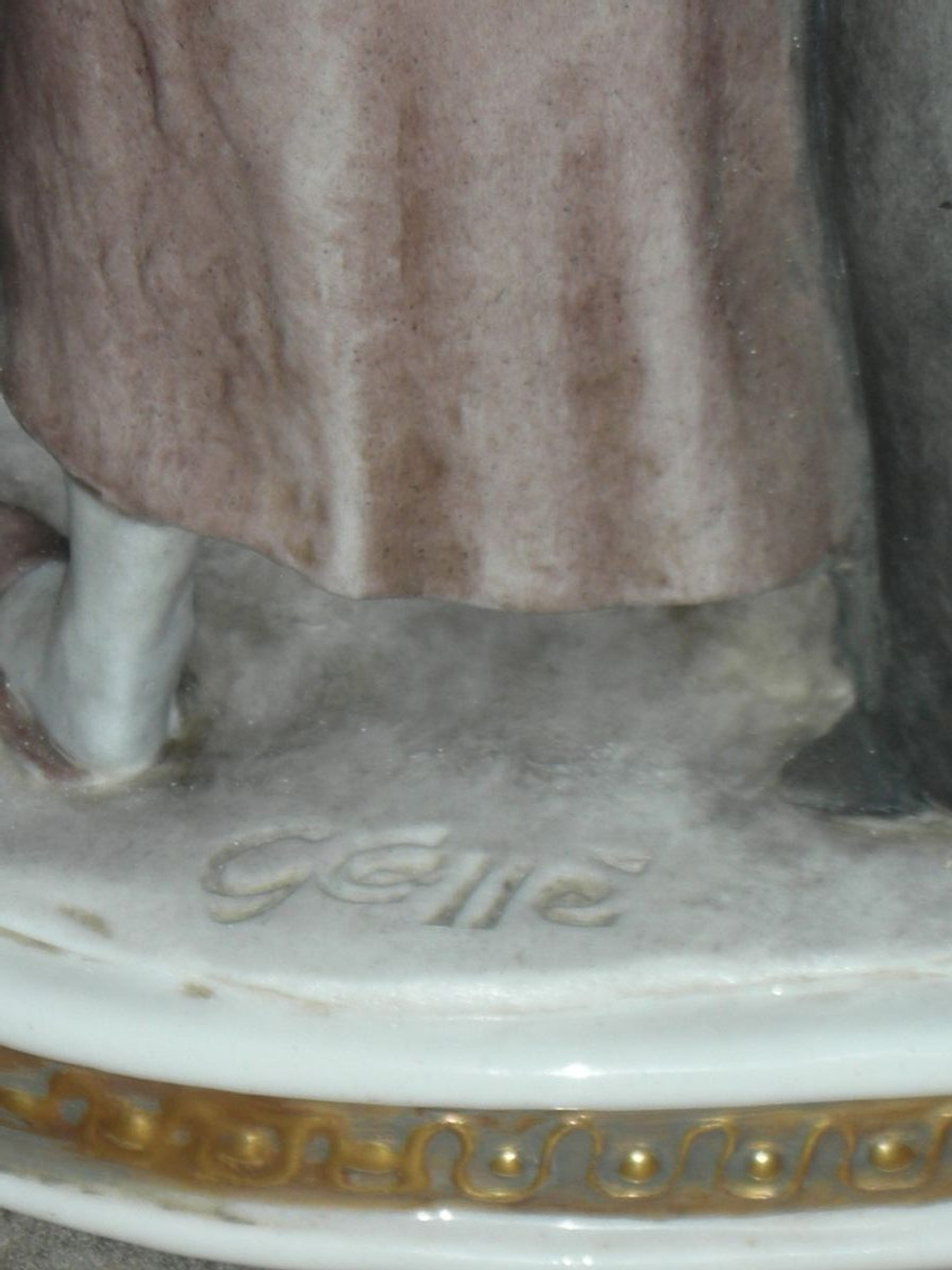Статуэтка. Фарфор. Сплетницы старушки. Capodimonte. Италия