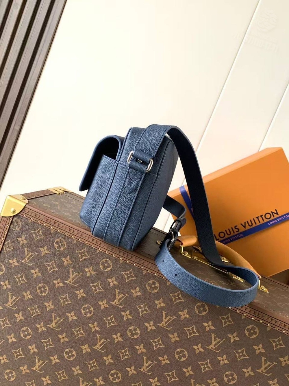 Сумка через плечо Louis Vuitton Boarding