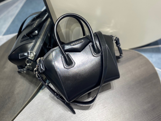 Givenchy Antigona Mini 22 cm