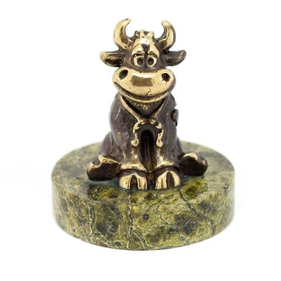 Статуэтка "Бычок с подковой сидит" бронза змеевик