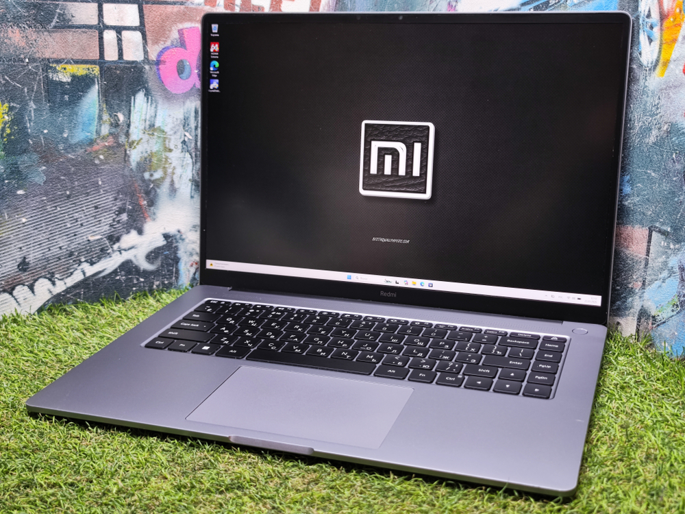 Xiaomi RedmiBook Pro 15 Ryzen 7 7840HS/16Gb/Radeon 780М/512Gb/3K/120Hz/JYU4540CN