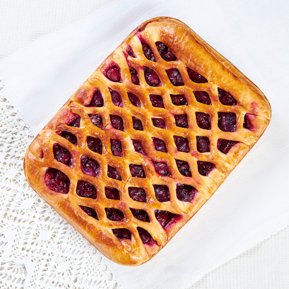 Постный пирог с вишней