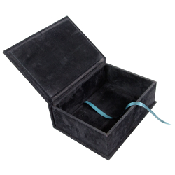 Коран с филигранью и гранатами