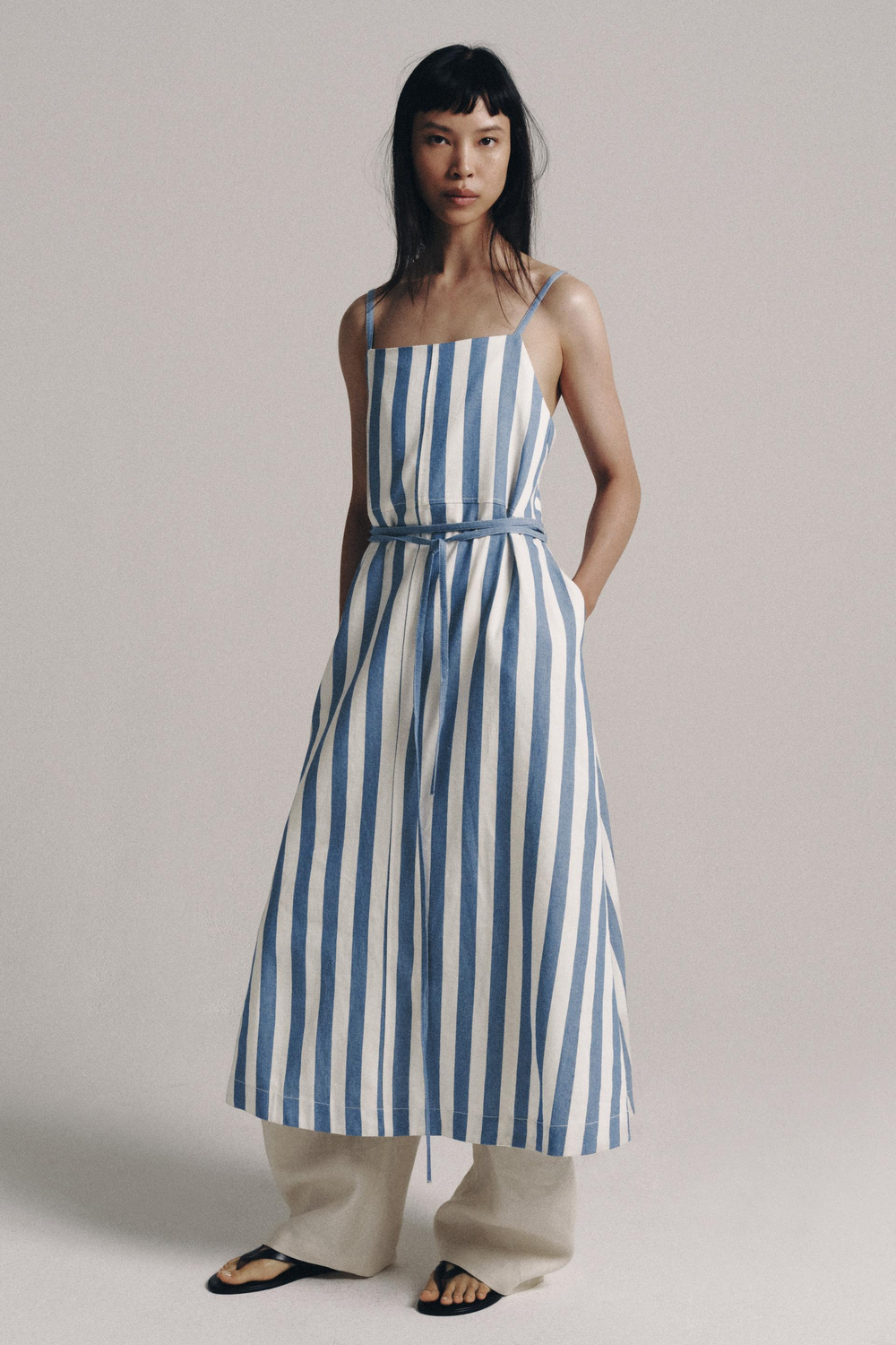 ZARA ПЛАТЬЕ МИДИ В ПОЛОСКУ — ZW COLLECTION, СИНИЙ/БЕЛЫЙ