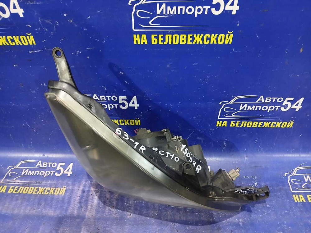 Фара передняя правая TOYOTA OPA 2000-2005
