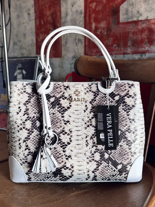 Женская форматная сумка с тиснением питон из натуральной кожи бело-черная