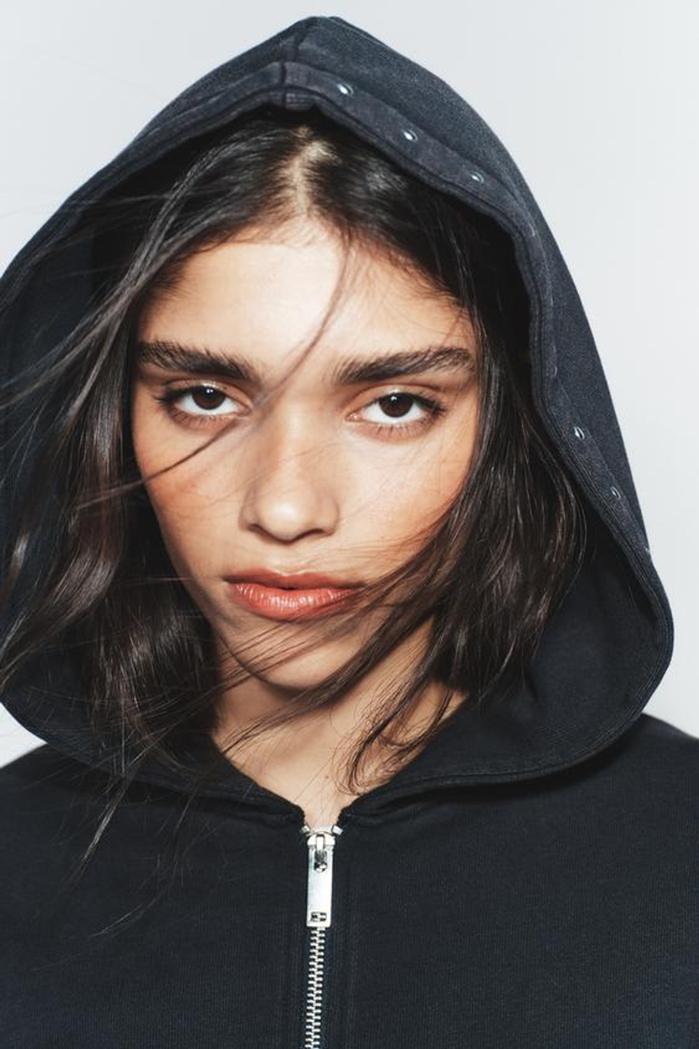 Свитшот с заклепками и эффектом потертости - ZARA