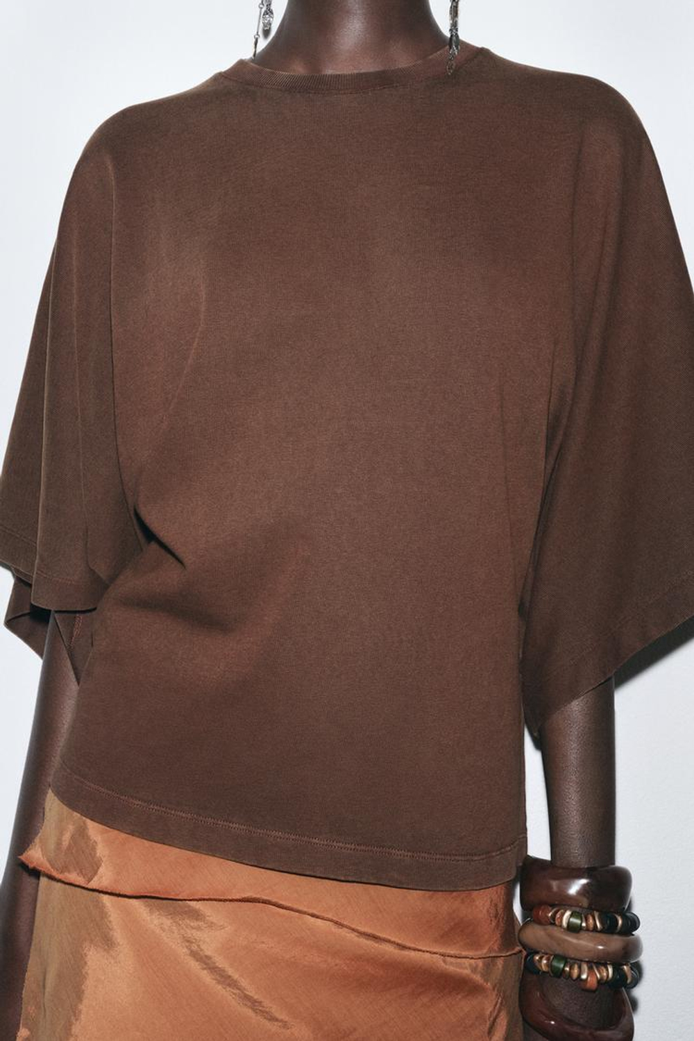 ZARA ФУТБОЛКА ИЗ ТКАНИ С ЭФФЕКТОМ ПОТЕРТОСТИ С ШИРОКИМИ РУКАВАМИ, КОРИЧНЕВЫЙ