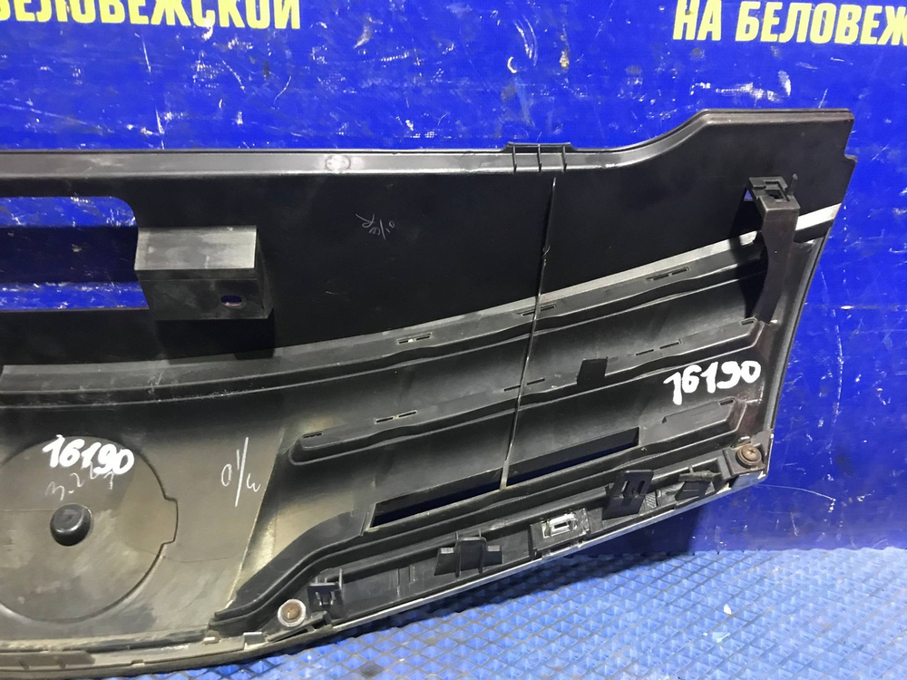 Решетка радиатора NISSAN NOTE 2008-2012