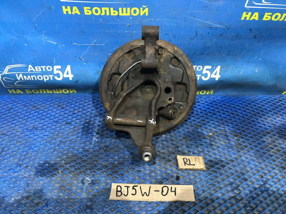 Ступица задняя левая MAZDA FAMILIA 1999