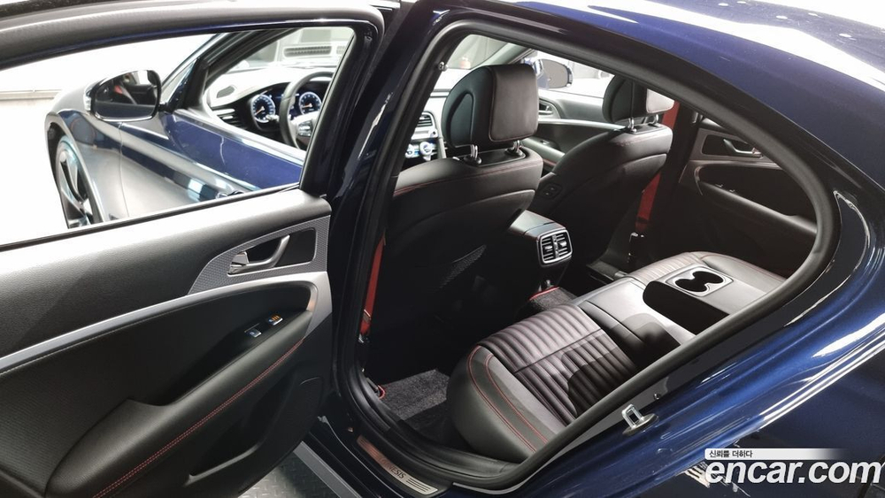 Genesis The New G70 Бензин 2.0T 4WD (12.2020)
