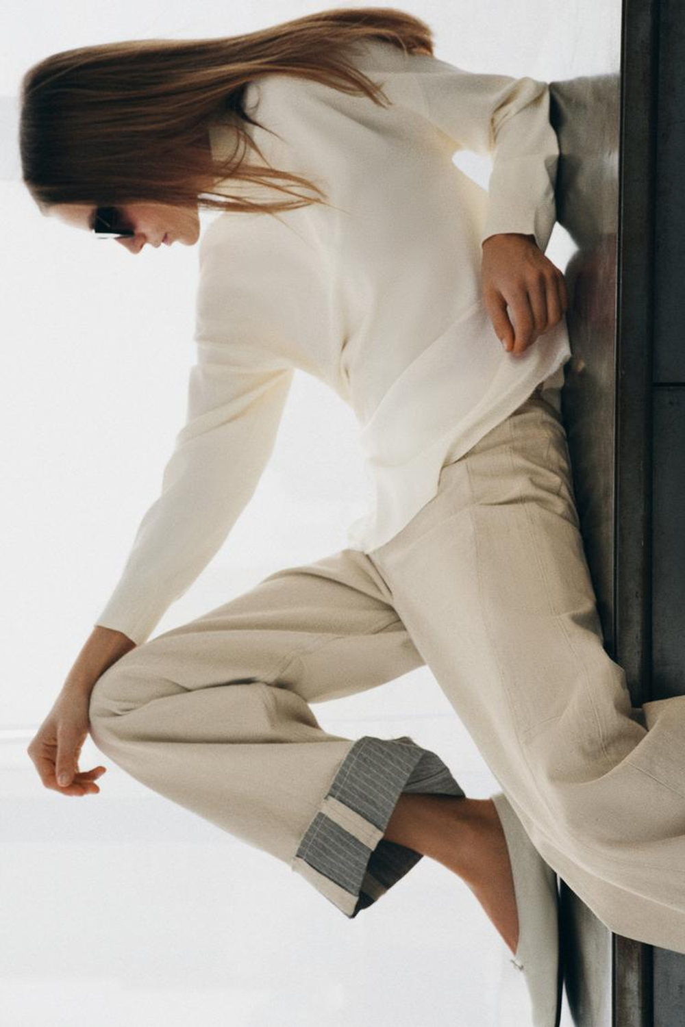 ZARA АСИММЕТРИЧНЫЙ СВИТЕР ИЗ КОМБИНИРОВАННОГО ТРИКОТАЖА, БЕЛЫЙ