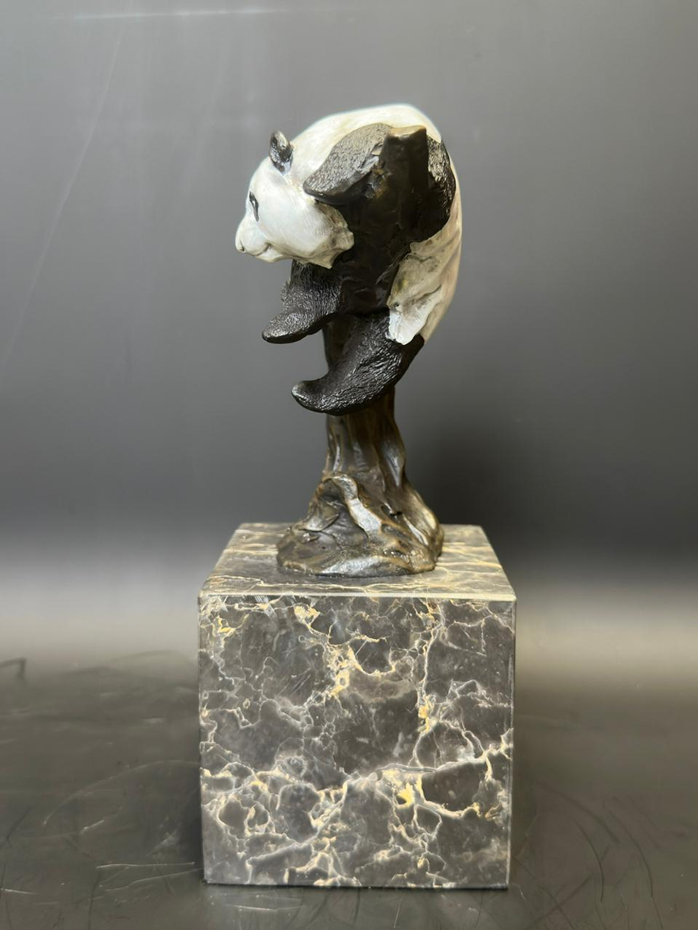 Бронзовая скульптура «Панда на ветке»