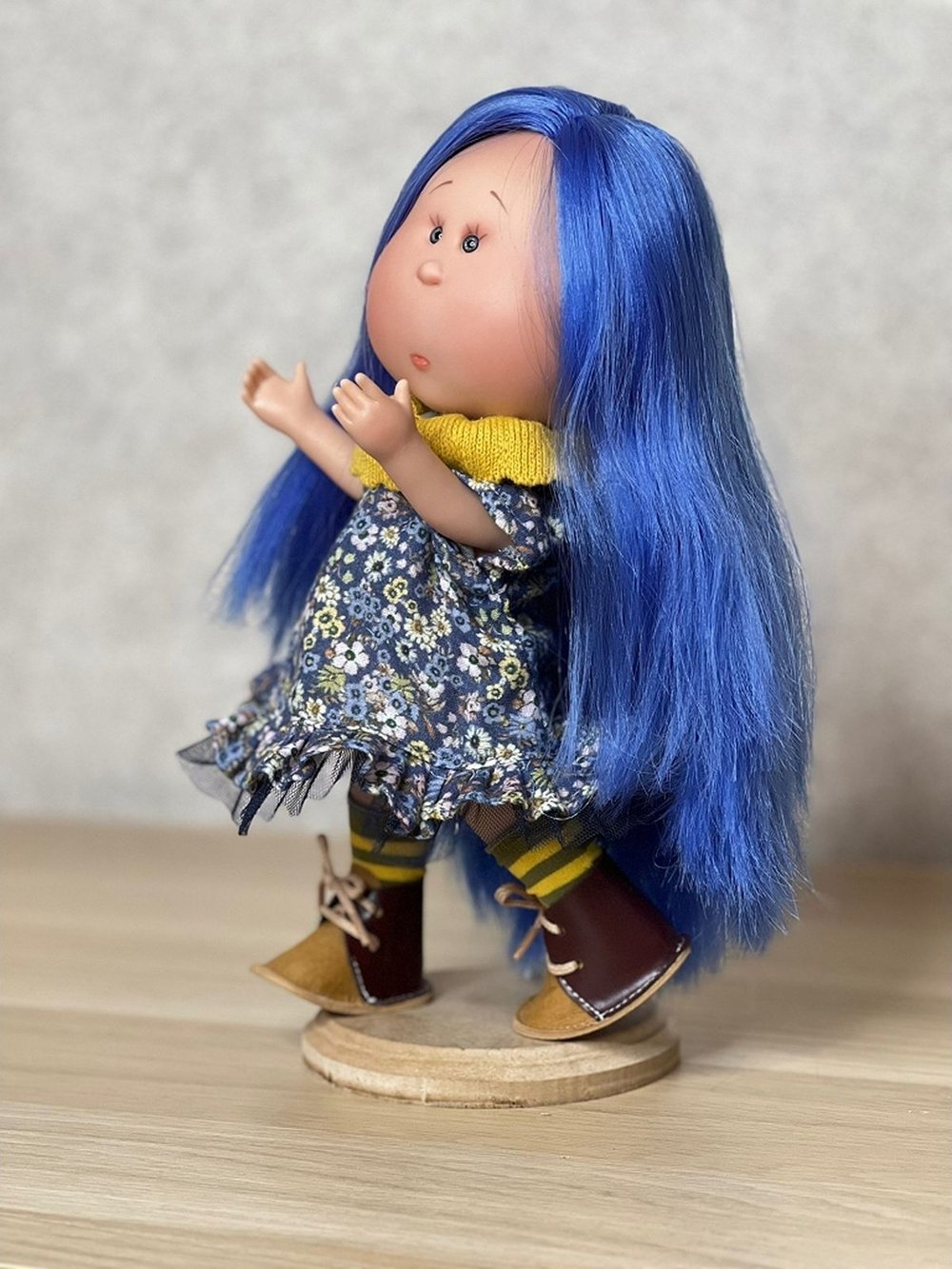 Кукла Nines виниловая 30см MIA CASE (3406A)