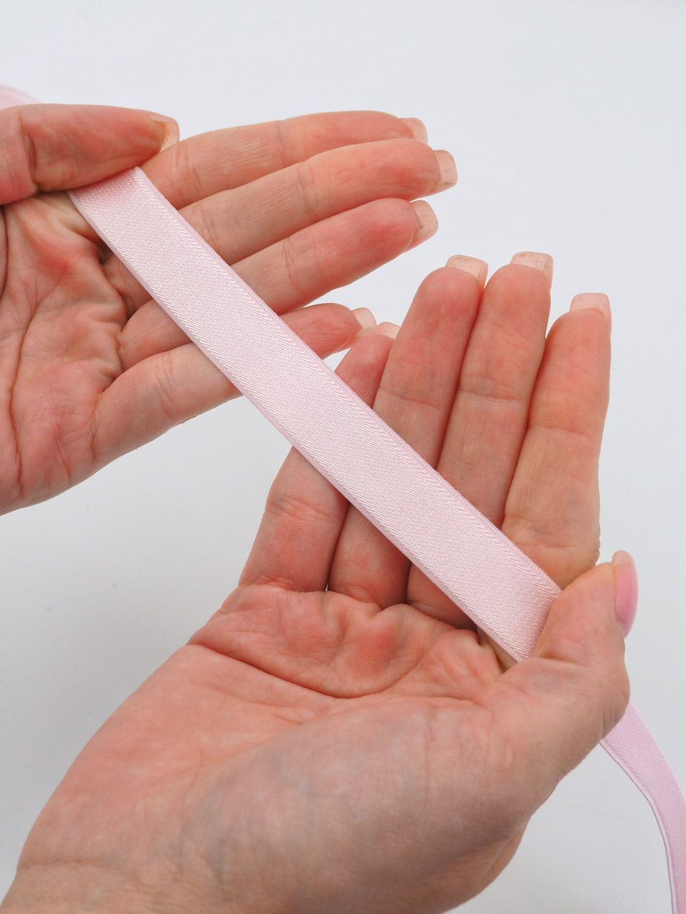 Резинка бретелечная нежно-розовая глянцевая ширина 15 мм