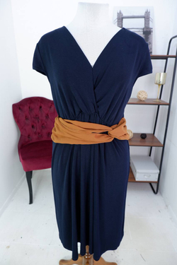 Платье Adilisik с акцентным поясом, маркировка L, визуально 48 размер