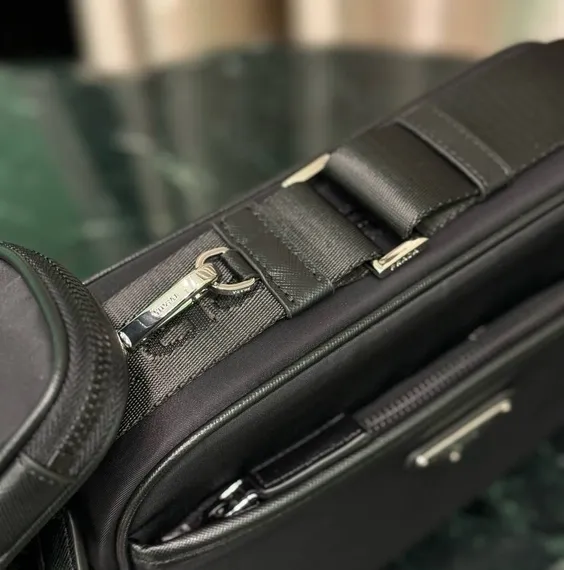 Сумка Prada на плечо из нейлона и сафьяновой кожи, черный