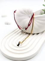 Комплект добра. Браслет из красной нити и подвеска.