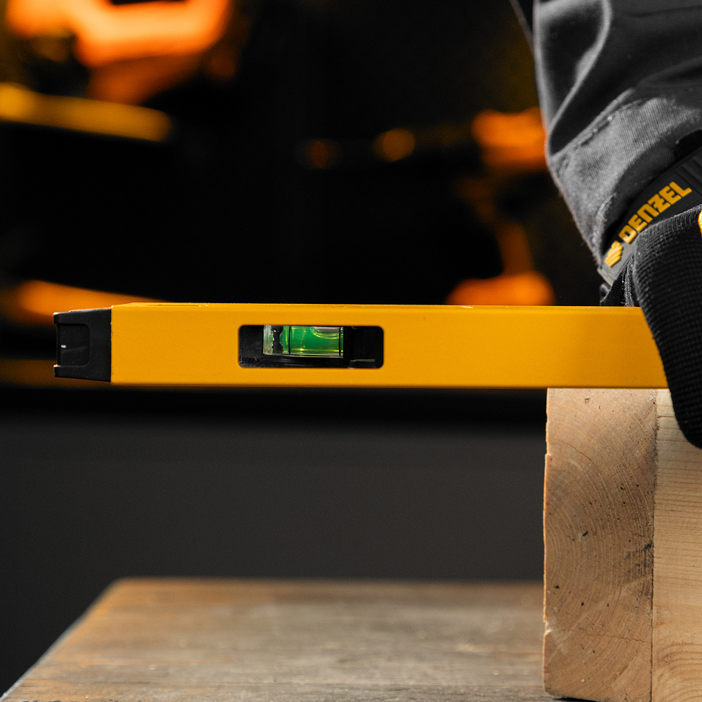 Уровень алюминиевый, магнит, фрезерованный, 3 глазка (1 зеркал.) 0,5 мм/м, 600 мм Denzel