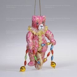 Ёлочная игрушка Медведь на колесе