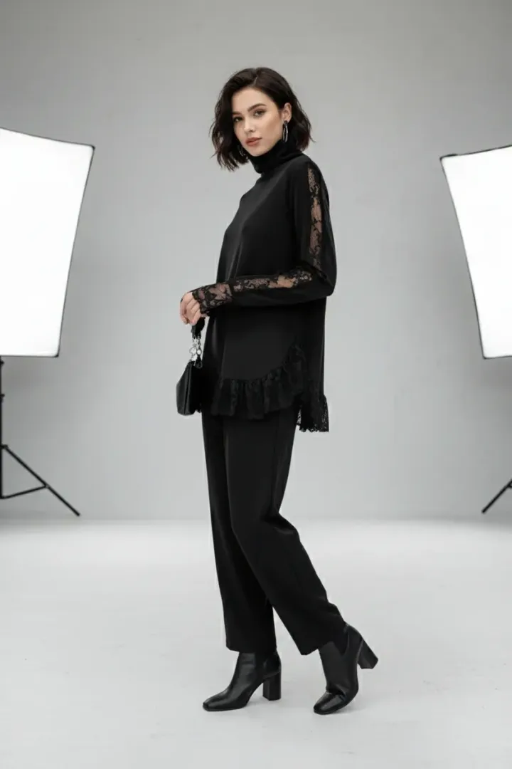 Женская водолазка с кружевом «GYTR»