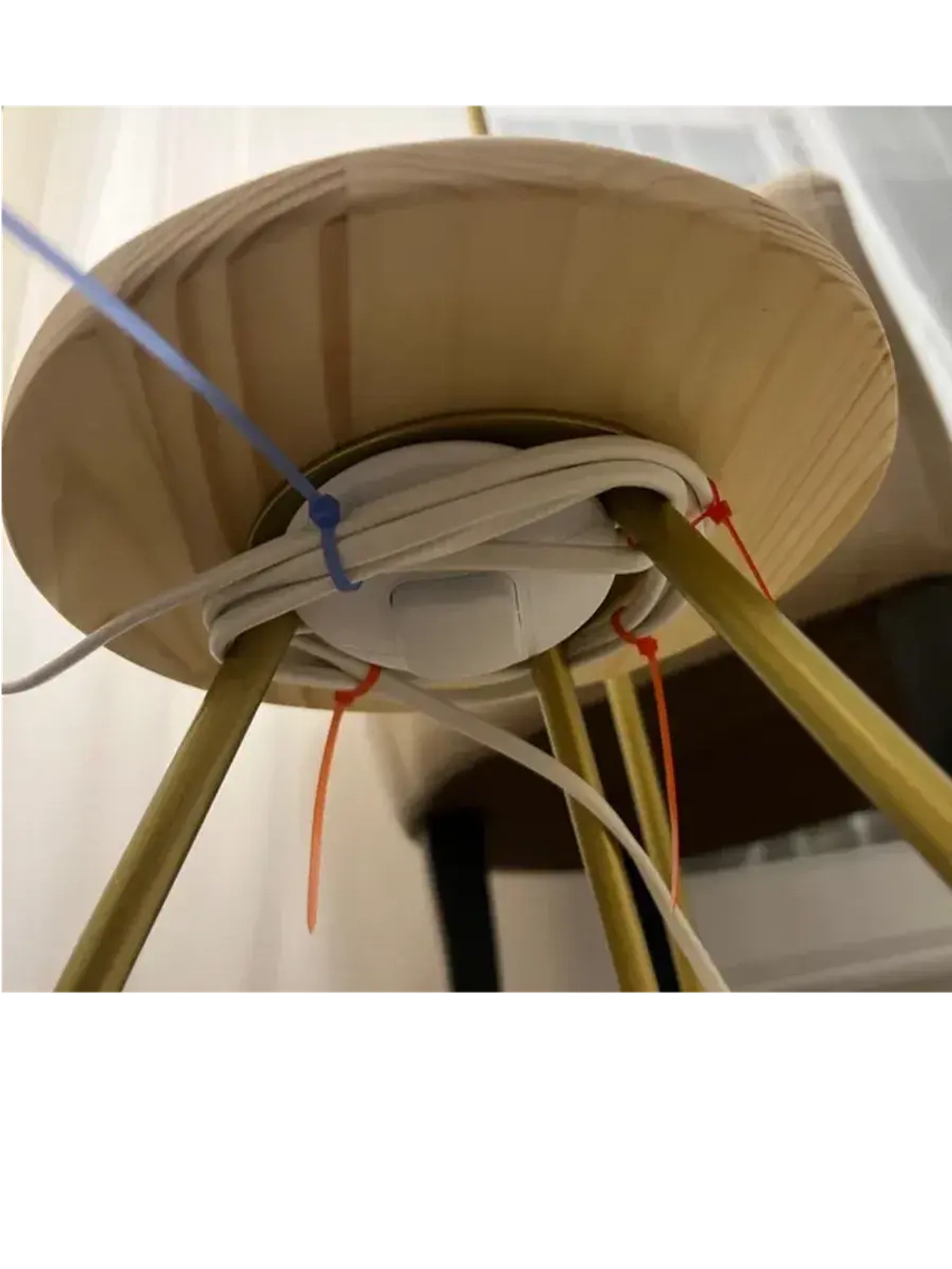 Торшер напольный с абажуром в гостиную современный