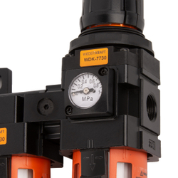 WDK-70733 Блок подготовки воздуха 3/8" трехступенчатый с влагомаслоотделителем, регулятором и маноме