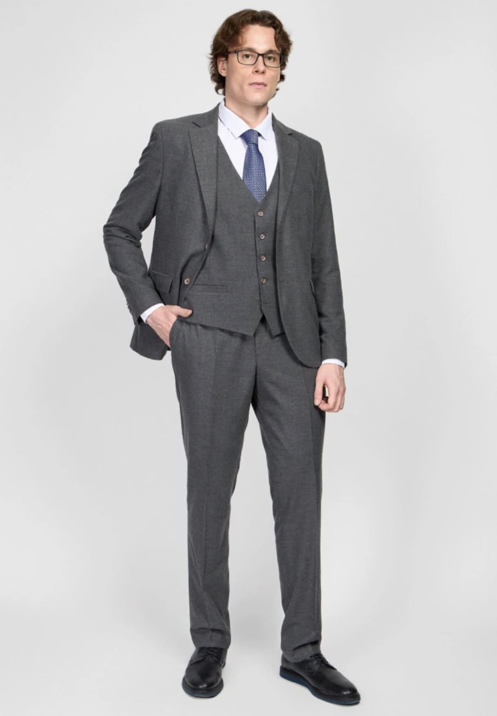Мужской костюм тройка (серый) В79