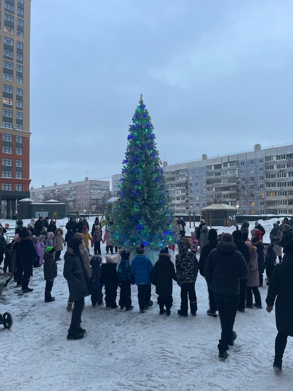 Уличная елка ствольная "Альпийская изумрудная" (пвх бело-зелёная) от 3 до 22 м