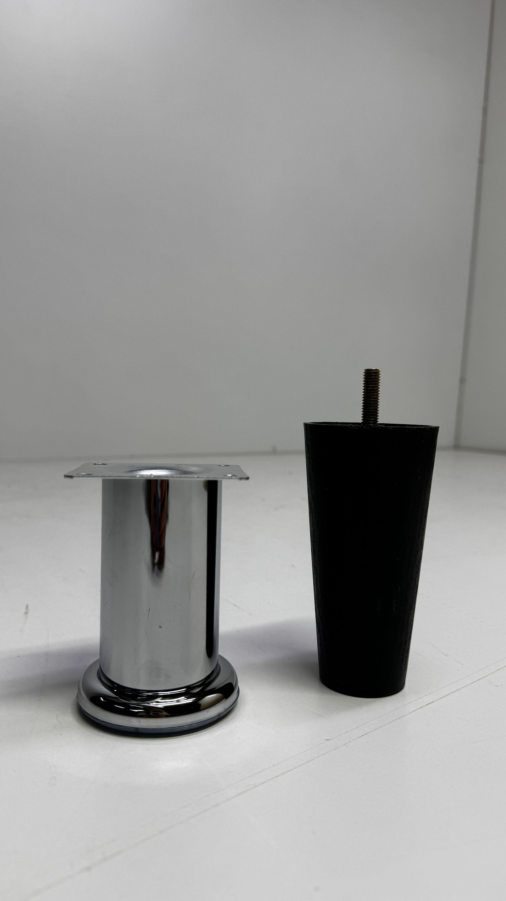 Стильный компактный диван Фабрики ОНИКС из практичного и износостойкого материала с оригинальным дизайном, вместительным ящиком для хранения, мягким наполнителем для дома, дачи и офиса