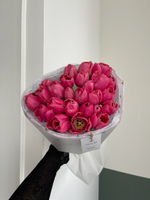 Букет из 25 ярко-розовых тюльпанов