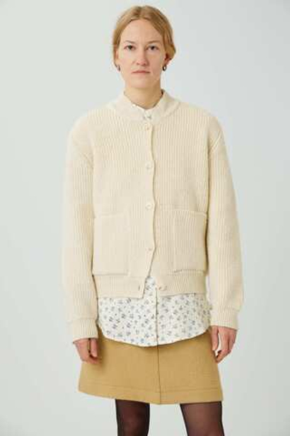 Кардиган с карманами из шерсти молочного цвета