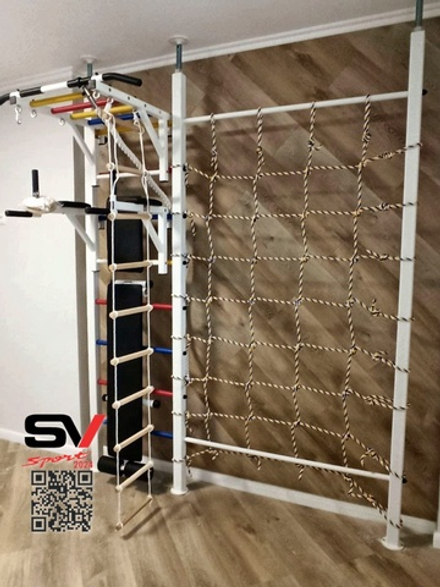 Монтаж шведской стенки Sv Sport враспор с канатным лазом