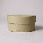 Плотная короткая круглая коробка(без ручек). Цвет: Нежно желтый.