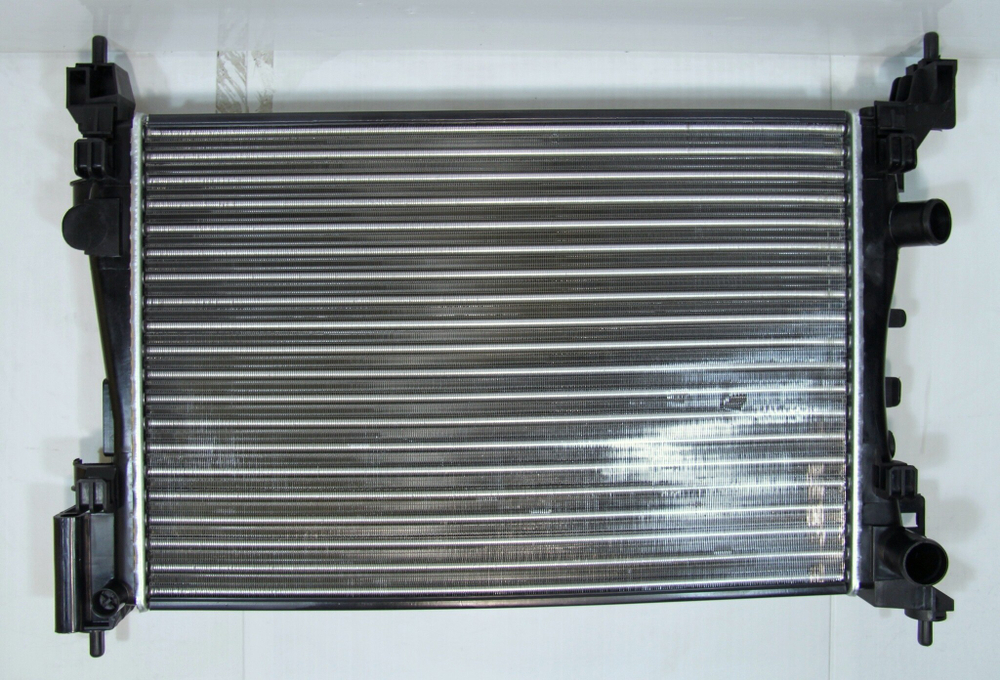 Радиатор охлаждения Opel Corsa D