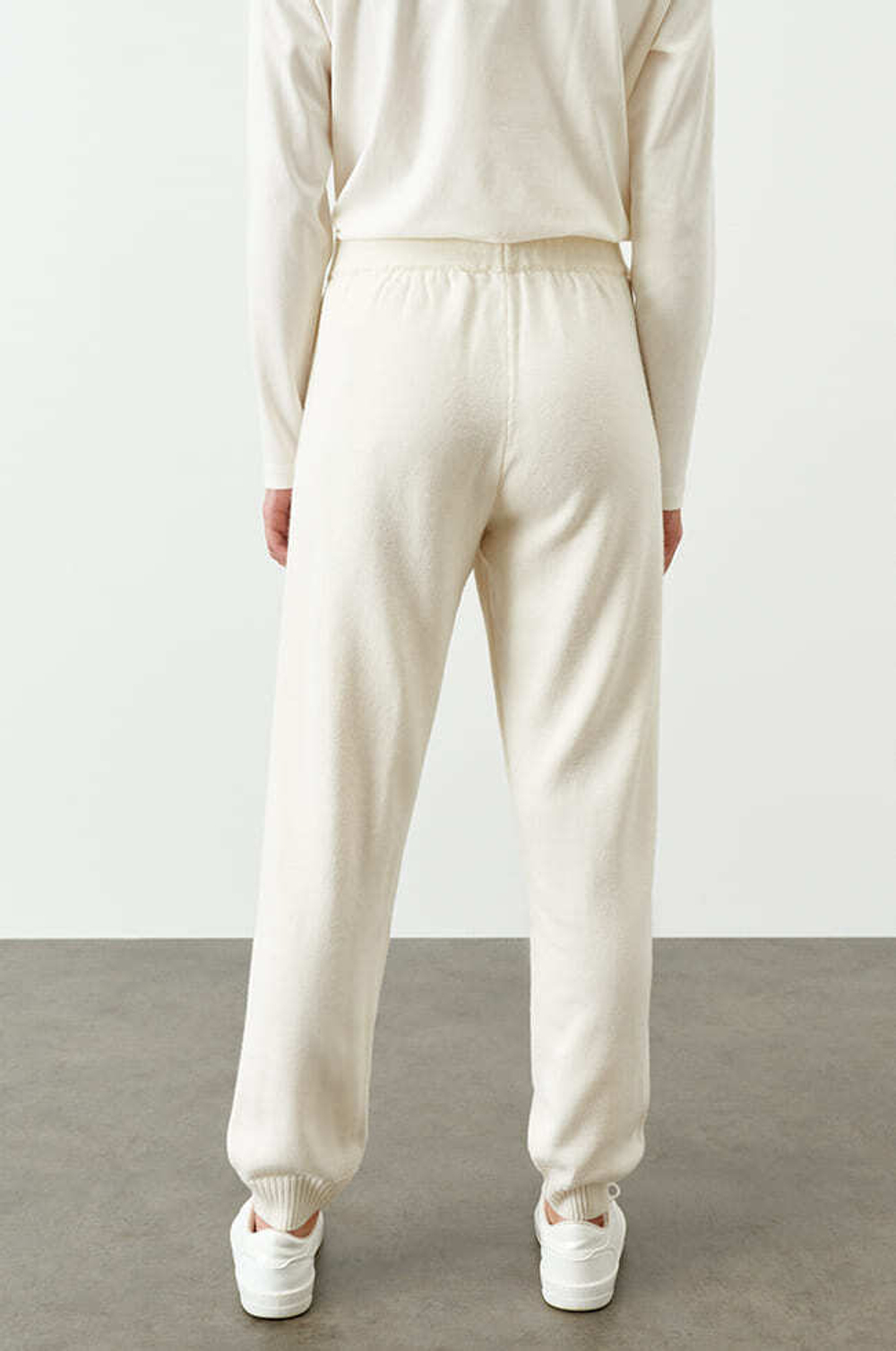 3954 Брюки женские (молочный)