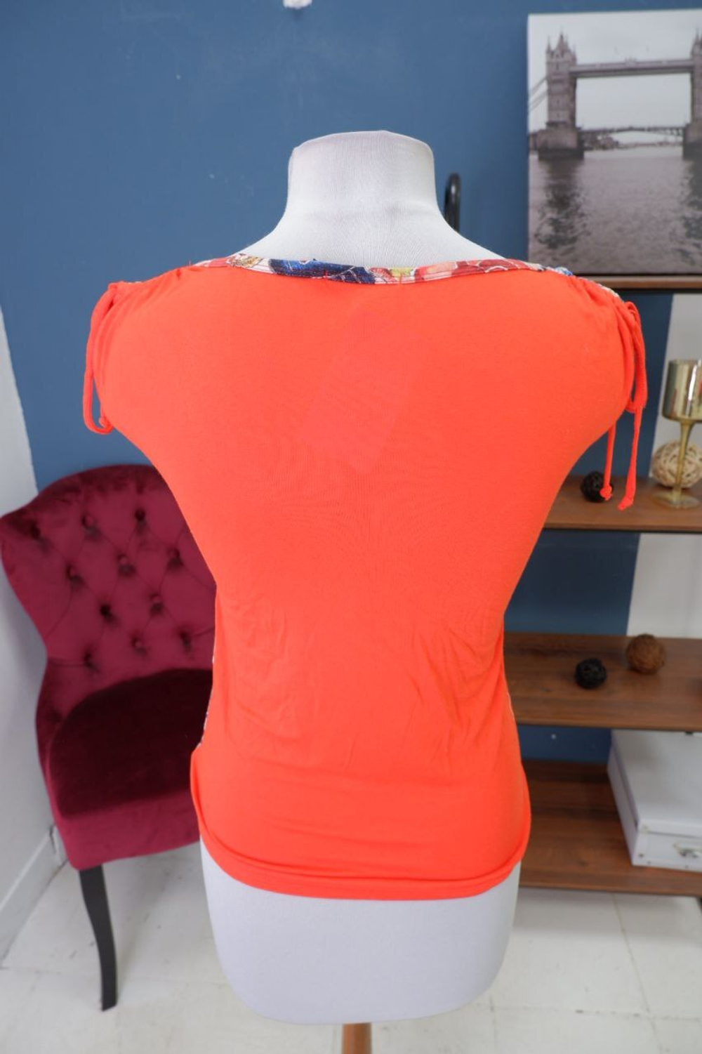 Футболка Savage с цветами 42 размер