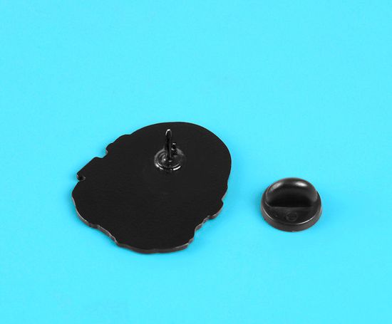 Значок металлический на одежду/Пин.  More Space