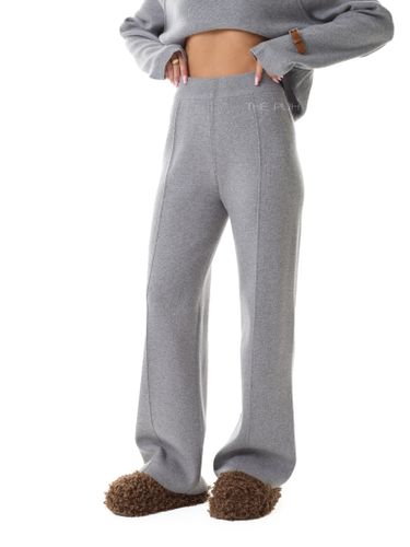 Серый трикотажный костюм с брюками