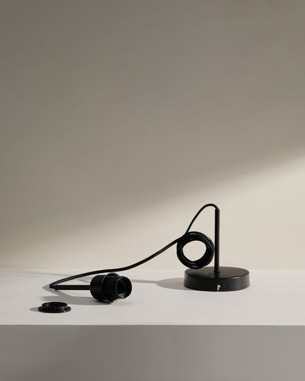 Основание металлического светильника Fluvia черного цвета, 250 см