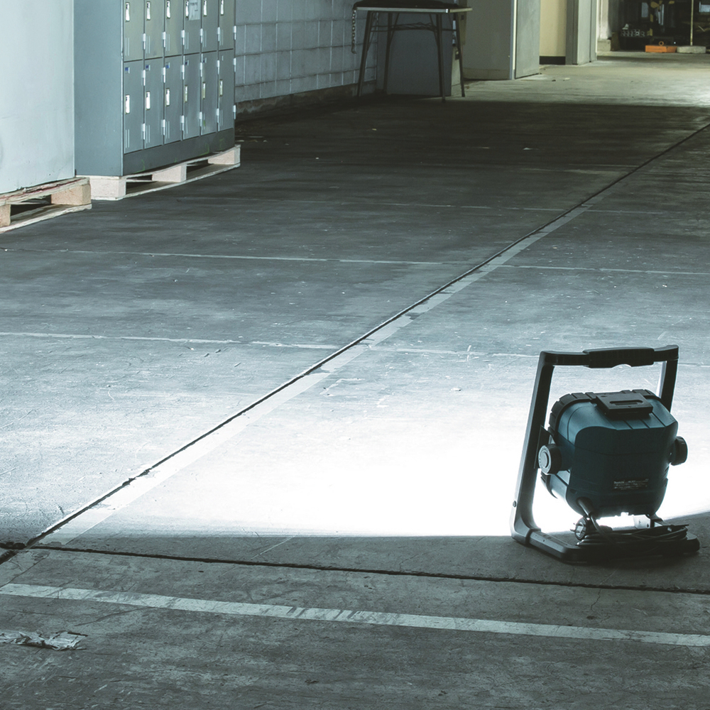 Аккумуляторный фонарь Makita DEADML805