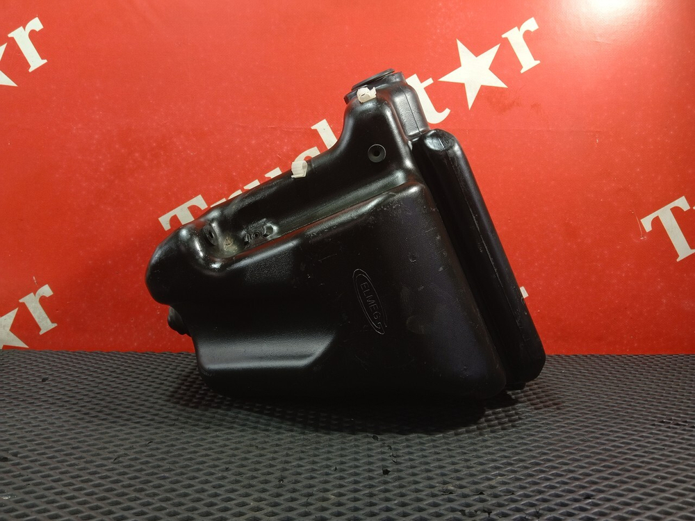 Бачок омывателя лобового стекла