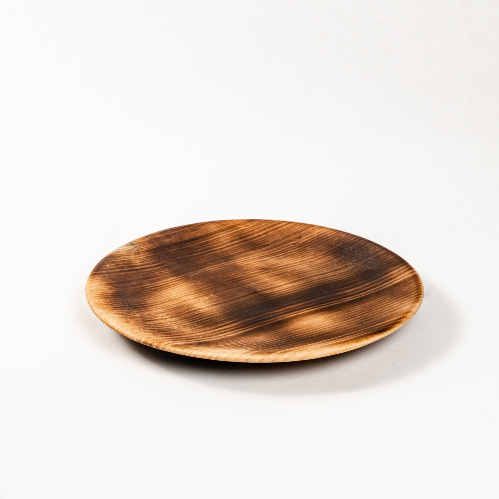 Деревянная плоская тарелка из древесины сибирского кедра. T185