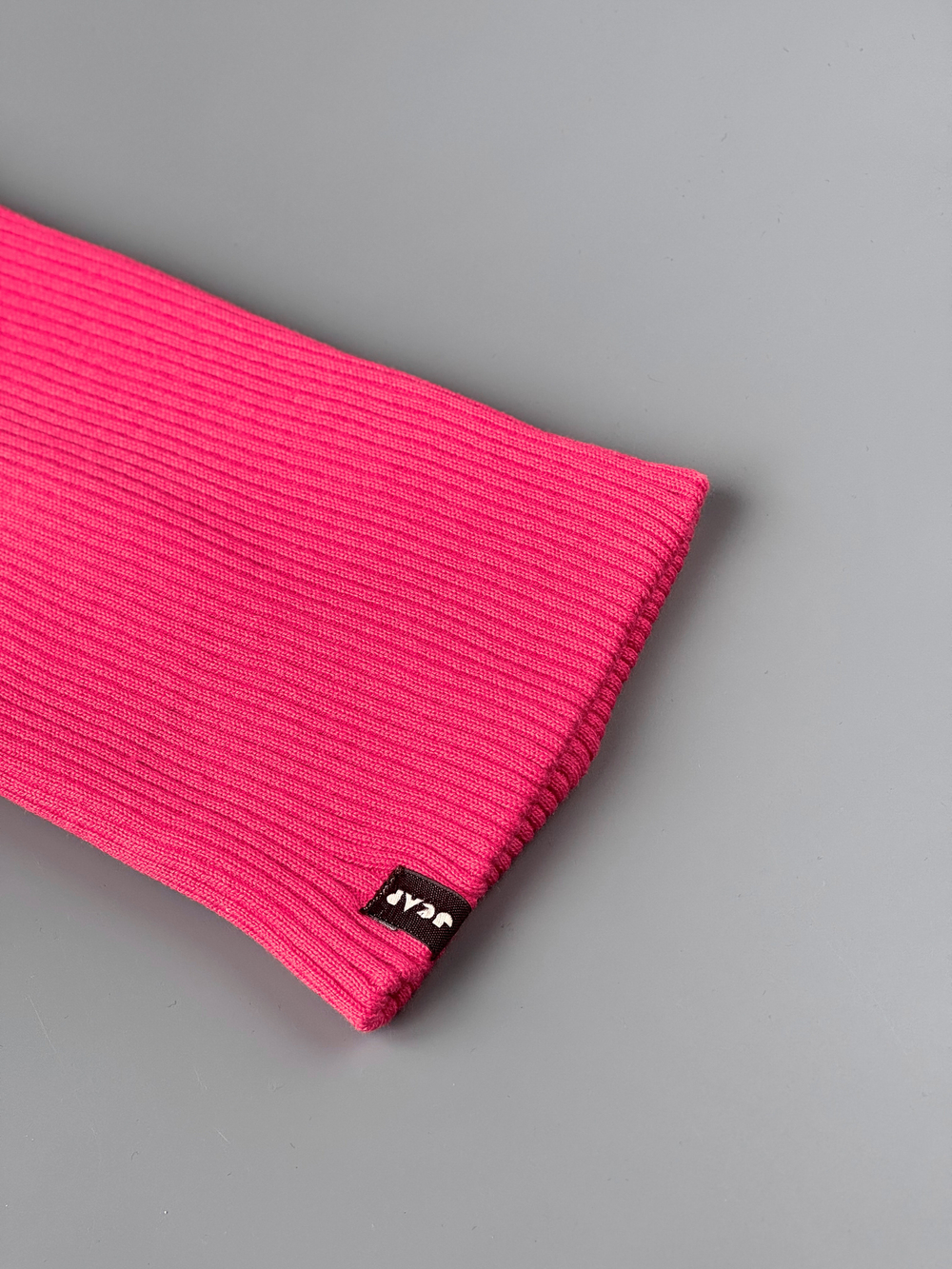 Шапка вязаная весенняя/осенняя МУЛА (Фуксия)