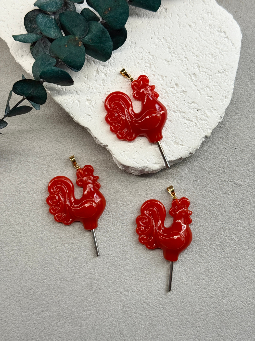 Подвеска "Петушок на палочке" ручной работы, позолота 14к, красный, 30*35 мм