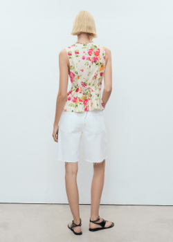 Приталенная цветочная блузка на пуговицах