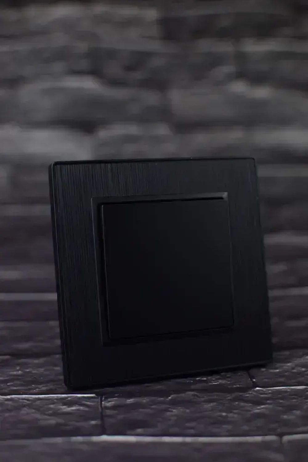 Выключатель одноклавишный черный