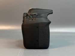 Canon 2000D Kit 18-55mm 3.5-5.6 IS II 800 кадров